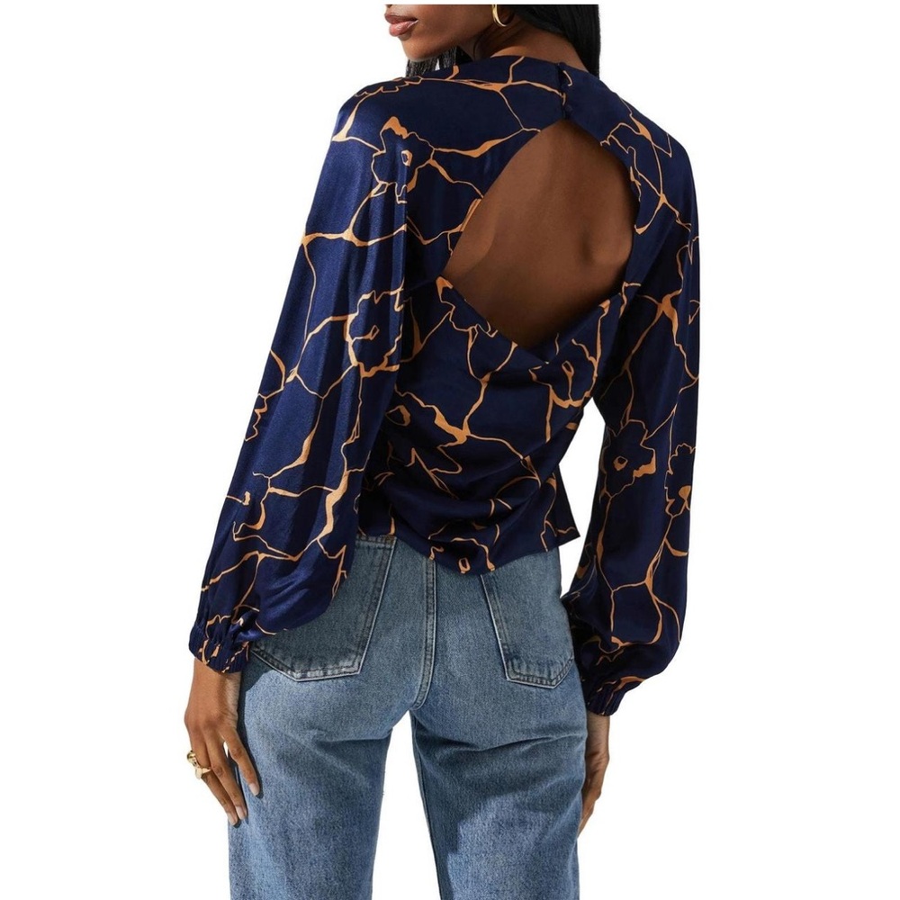 ASTR The Label Women's Veronica Cutout Cowl Neck Long Sleeve Satin Blouse Top L